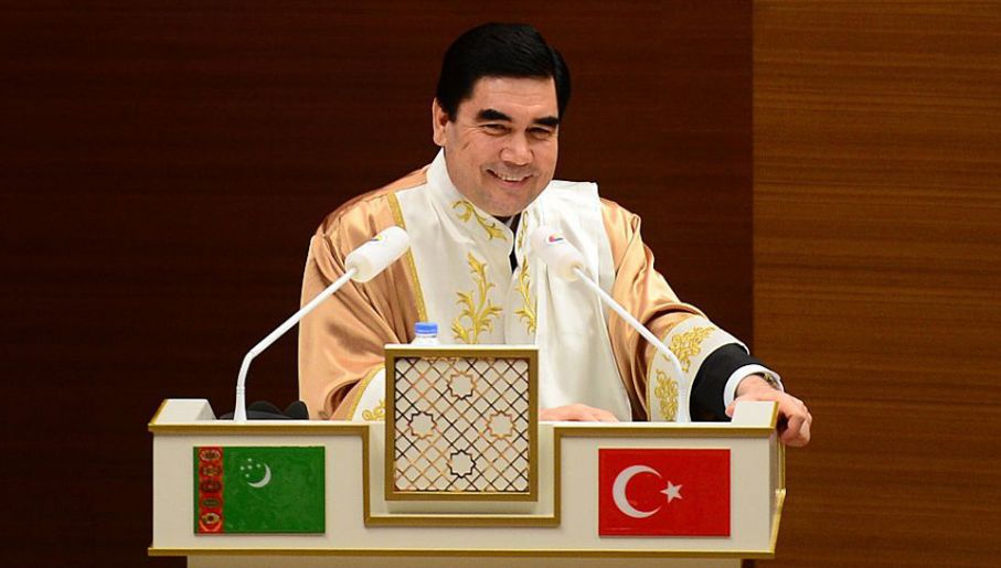 Prezydent Turkmenistanu Gurbanguły Berdimuhamedow to człowiek renesansu (fot. Mermer/Anadolu Agency/Getty Images)