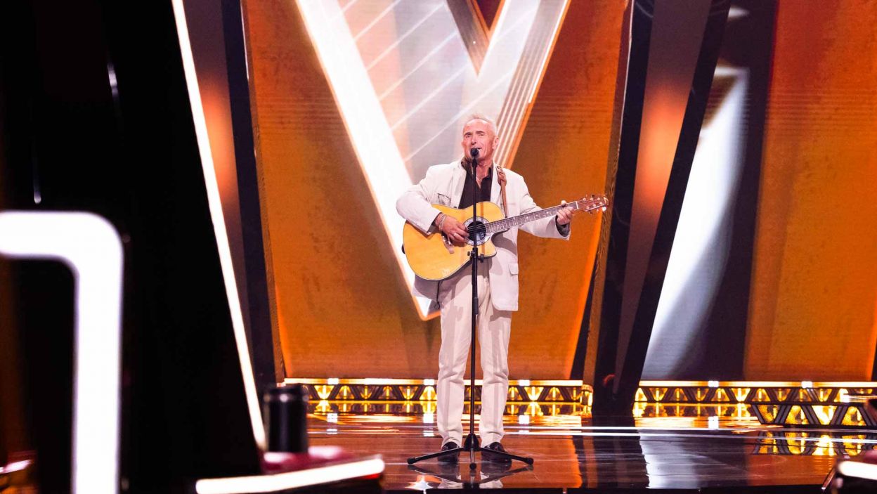 Zbigniew Guzowski oczarował trenerów włoskim klasykiem „Torneró” z repertuaru grupy I Santo California. Na swojego mentora w programie wybrał Roberta Janowskiego. Fot. Arsen Petrovych/ TVP