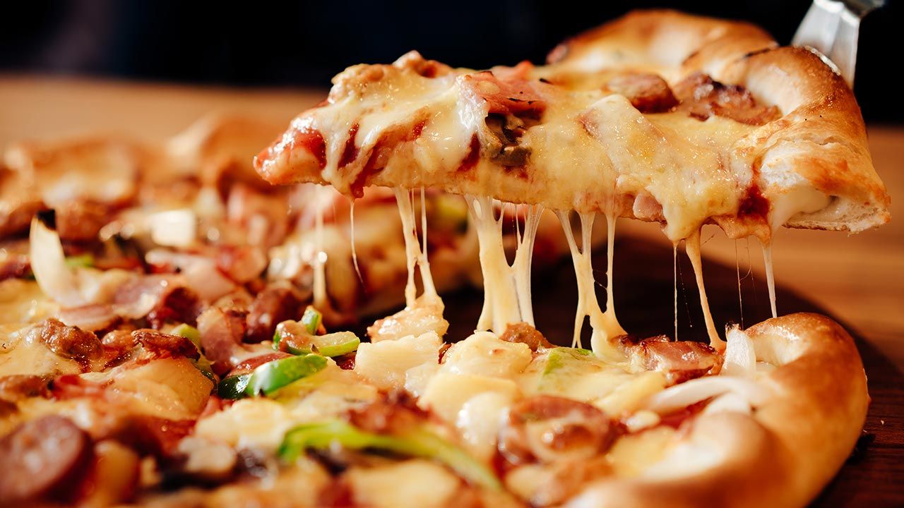Szef wykluczył ją z tzw. piątków z pizzą (fot. Shutterstock/Qilin's prance Filmmaker) Szef wykluczył ją z tzw. piątków z pizzą (fot. Shutterstock/Qilin's prance Filmmaker)