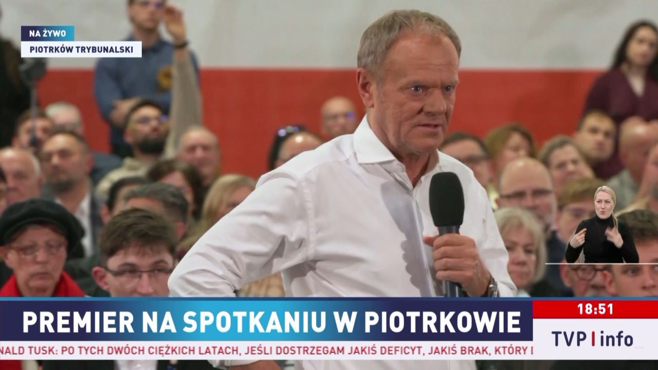 Donald Tusk w Piotrkowie Trybunalskim. Spotkał się z mieszkańcami z okazji rocznicy wyborów