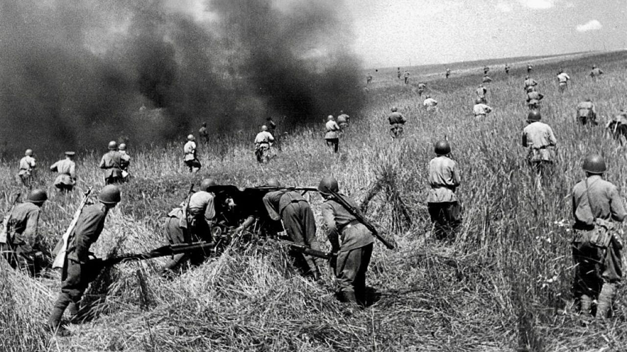 nasz kraj miał dostarczyć do walki z Sowietami 621 dział, 130 samolotów i 40 czołgów (fot. Alexander Ustinov/Slava Katamidze Collection/Getty Images) nasz kraj miał dostarczyć do walki z Sowietami 621 dział, 130 samolotów i 40 czołgów (fot. Alexander Ustinov/Slava Katamidze Collection/Getty Images)