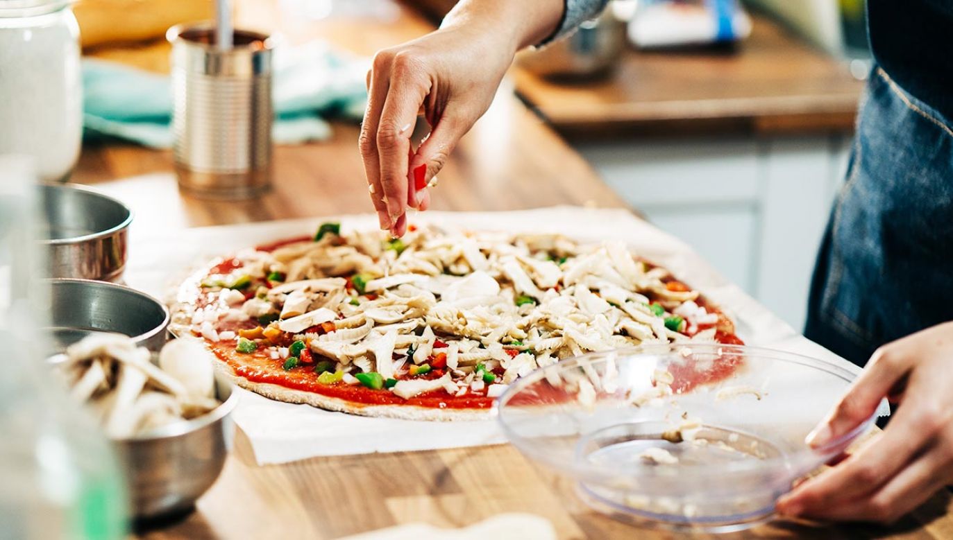 Mamy przepis na dobrą pizzę (fot. Shutterstock/Manu Padilla)