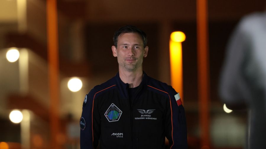  Polski astronauta Sławosz Uznański-Wiśniewski podczas pożegnania astronautów w Centrum Kosmicznym Johna F. Kennedy’ego na przylądku Canaveral w amerykańskim stanie Floryda (fot. PAP/Leszek Szymański)