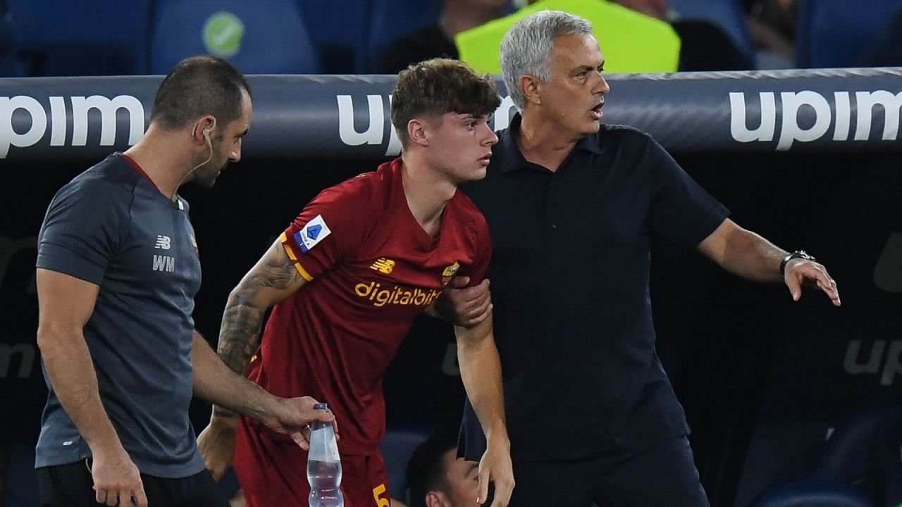 Jose Mourinho okazał wsparcie Nicoli Zalewskiemu po śmierci ojca Polaka (fot. Getty)