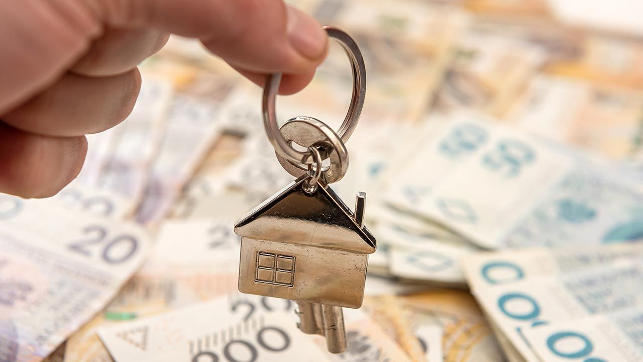  Liczba kredytów mieszkaniowych spadła w sierpniu o 68,8 proc. rdr (fot. Shutterstock/RomanR)