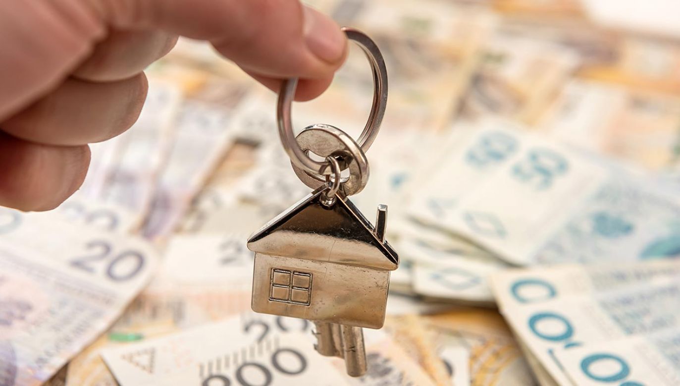  Liczba kredytów mieszkaniowych spadła w sierpniu o 68,8 proc. rdr (fot. Shutterstock/RomanR)