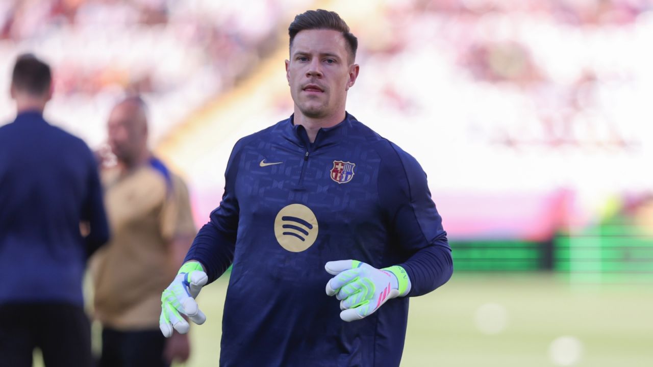 Marc-Andre ter Stegen znów może pauzować przez wiele miesięcy (fot. Getty).