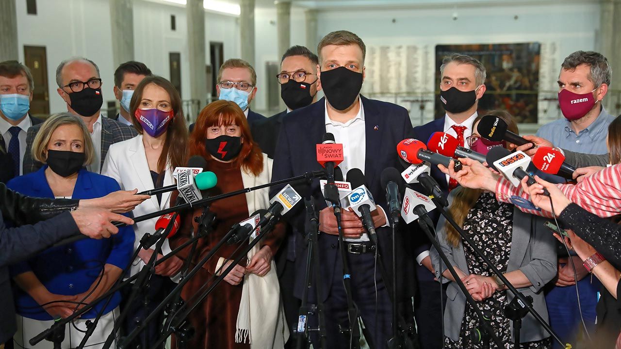 Co trzeci badany nie miał zdania w tej sprawie (fot. PAP/Rafał Guz) Co trzeci badany nie miał zdania w tej sprawie (fot. PAP/Rafał Guz)