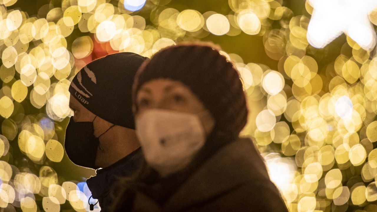 Pandemia jest groźna. Twierdzenia, że jej nie ma, są niedorzeczne (fot. PAP/EPA/Martin Divisek) Pandemia jest groźna. Twierdzenia, że jej nie ma, są niedorzeczne (fot. PAP/EPA/Martin Divisek)