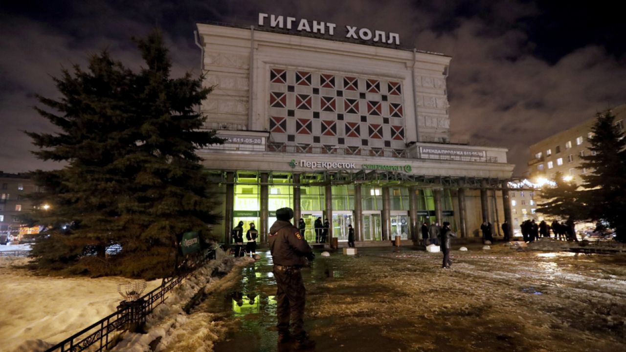 W wyniku eksplozji bomby w markecie, rannych zostało 18 osób (fot. PAP/EPA/ANATOLY MALTSEV) W wyniku eksplozji bomby w markecie, rannych zostało 18 osób (fot. PAP/EPA/ANATOLY MALTSEV)