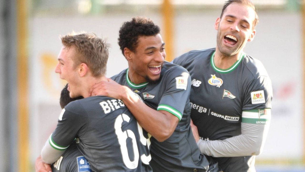 Lechia Gdansk Skarb Kibica Pko Ekstraklasy Typy Kadra Transfery Na Sezon 2021 2022 Sport Tvp Pl