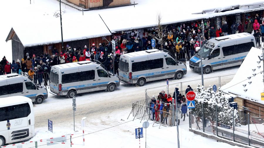 Potezny Najazd Turystow Na Zakopane
