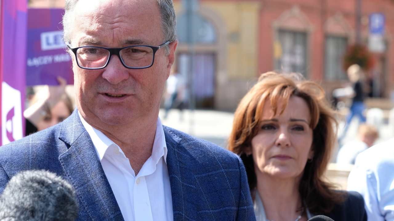 Lewica zapowiada spotkanie Włodzimierza Czarzastego (L) oraz Gabrieli Morawskiej-Staneckiej (fot. arch. PAP/Andrzej Grygiel) Lewica zapowiada spotkanie Włodzimierza Czarzastego (L) oraz Gabrieli Morawskiej-Staneckiej (fot. arch. PAP/Andrzej Grygiel)