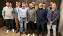 Bartosz Ryt w otoczeniu prezesów podokręgów (fot. Bartosz Ryt / X)