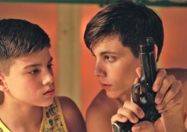 na-wschod-od-hollywood-piranie