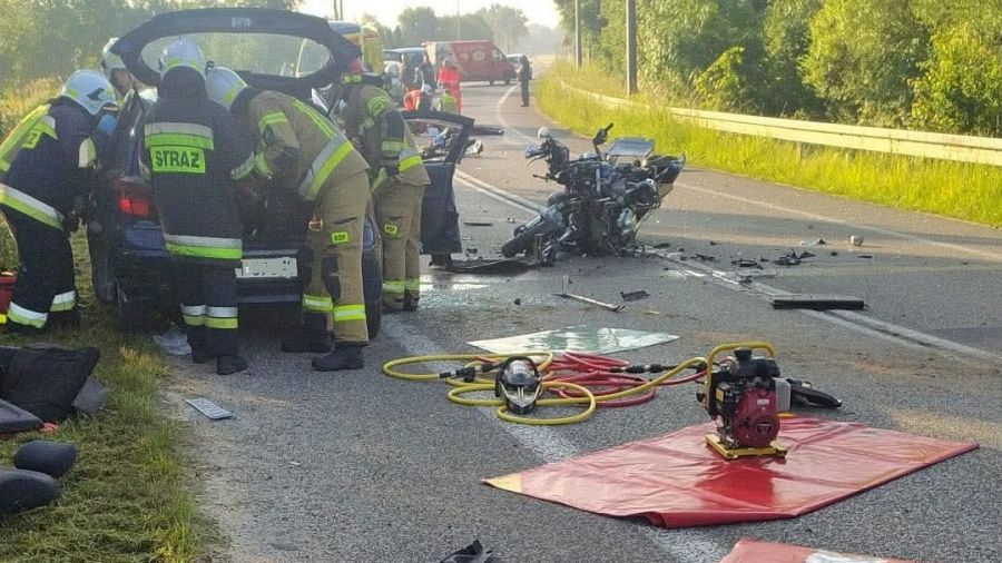 Śmiertelny wypadek w Woli Jachowej. Po zderzeniu z samochodem zginął motocyklista - fot. Na Drodze Świętokrzyskie