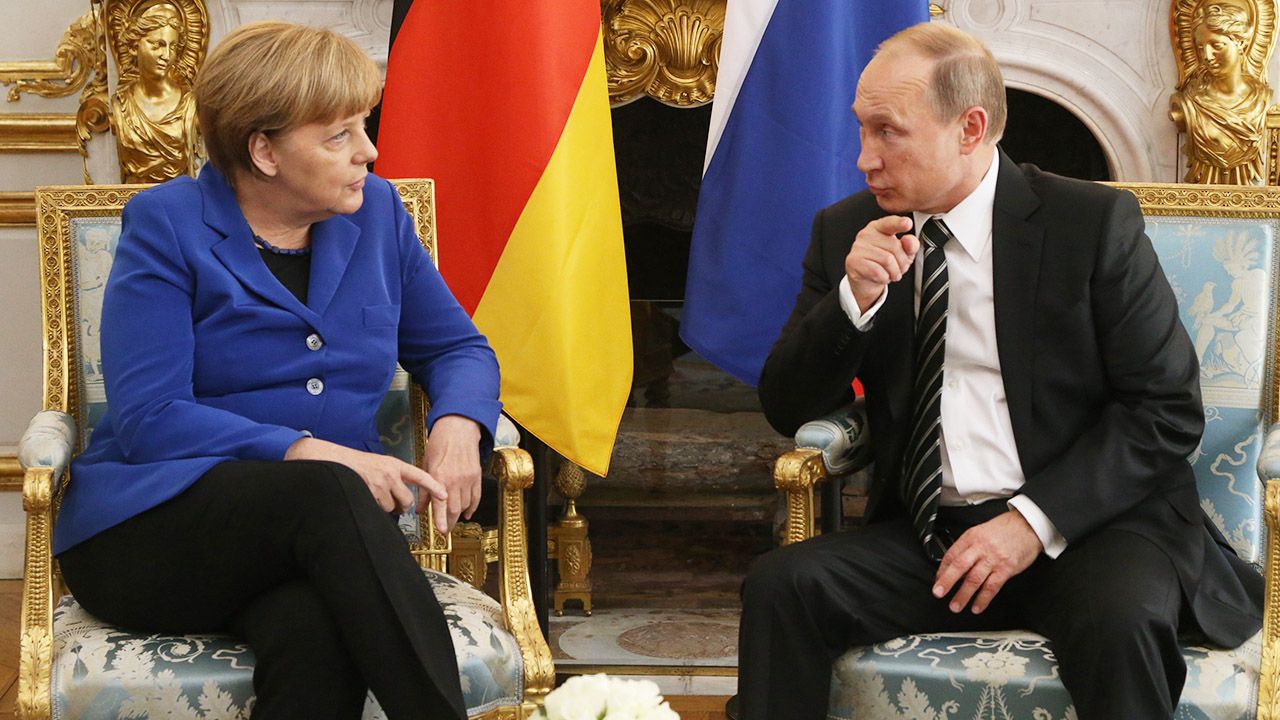 Angela Merkel i Władimir Putin (fot.  Sasha Mordovets/Getty Images)