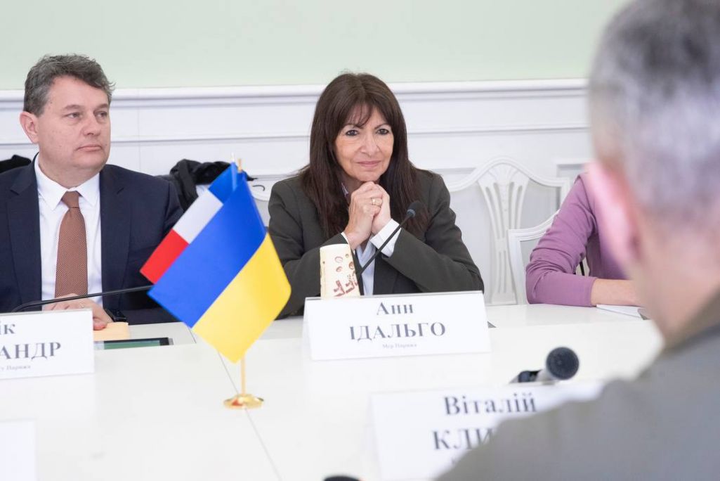 Мэр Парыжу Ан Ідальго падчас візіту ва Украіну. (Фота: vitaliy_klitschko / Telegram)