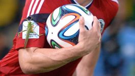 Pasikonik na ramieniu Jamesa Rodrigueza (fot. Getty) Pasikonik na ramieniu Jamesa Rodrigueza (fot. Getty)