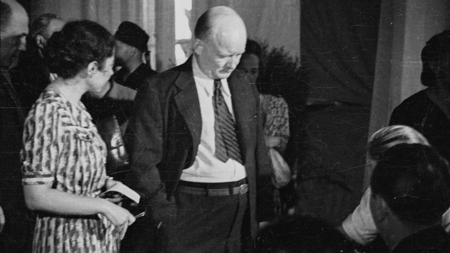 Stanisław Mikołajczyk w Warszawie 28 kwietnia 1946 w czasie  referendum ludowego. Fot. PAP/Jerzy Baranowski