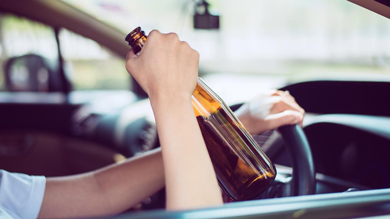29-latka miała ponad dwa promile alkoholu w organizmie (fot. Shutterstock/GBALLGIGGSPHOTO)