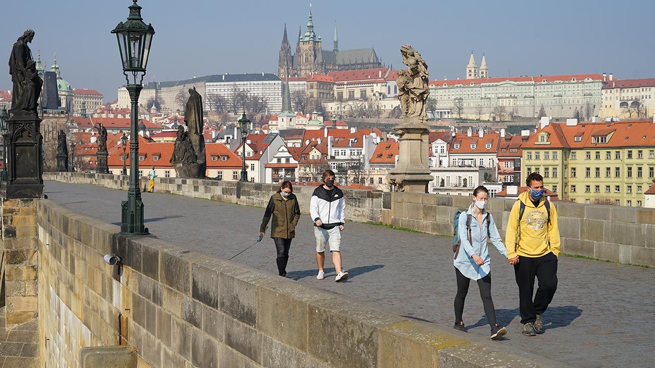 Stan wyjątkowy podczas pandemii obowiązywał w Czechach wiosną (fot.Shutterstock/ Milan Sommer) Stan wyjątkowy podczas pandemii obowiązywał w Czechach wiosną (fot.Shutterstock/ Milan Sommer)