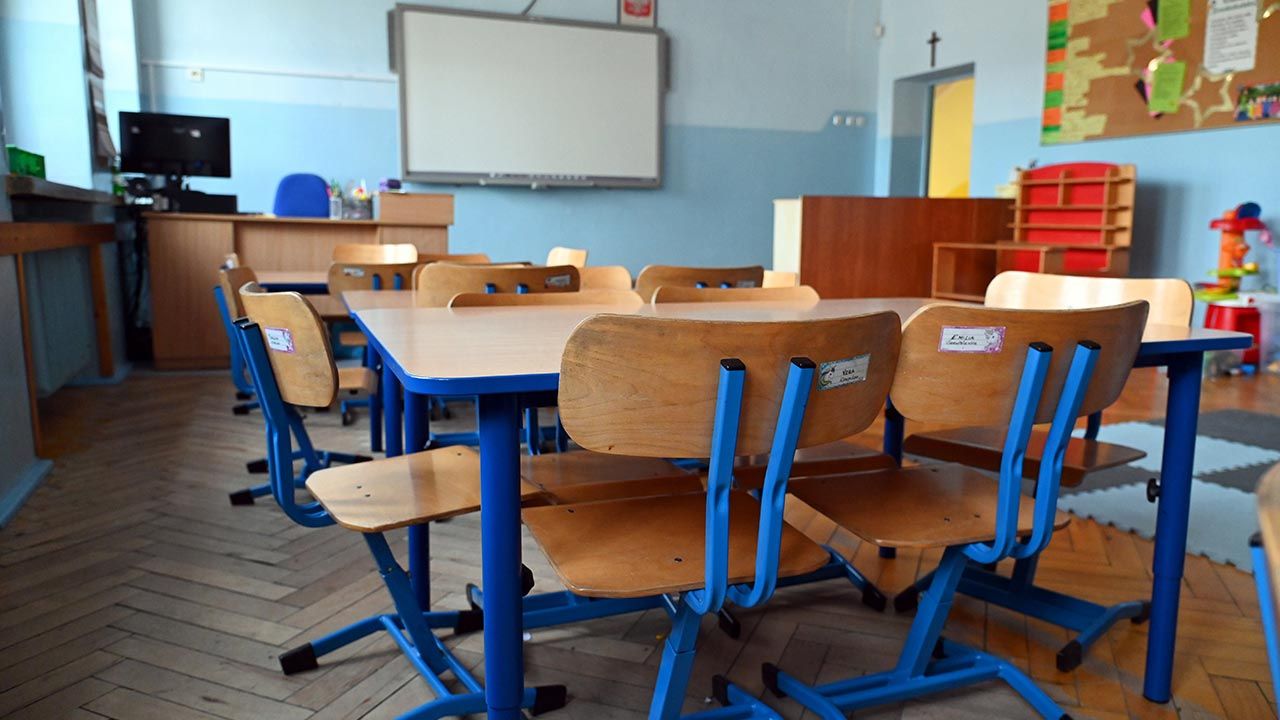 Co można zrobić, aby w roku szkolnym 2021/2022 uniknąć zamknięcia placówek edukacyjnych? (fot. PAP/Marcin Bielecki) Co można zrobić, aby w roku szkolnym 2021/2022 uniknąć zamknięcia placówek edukacyjnych? (fot. PAP/Marcin Bielecki)