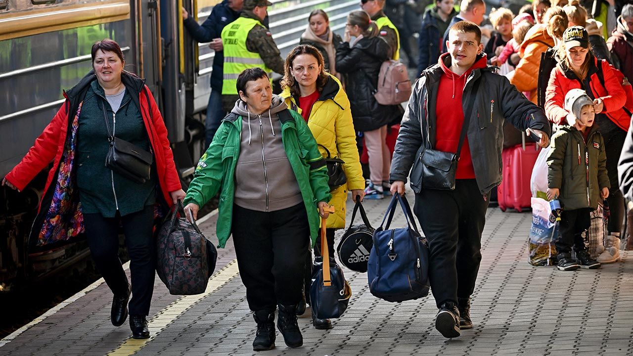 Uchodźcy z Ukrainy docierają do Przemyśla (fot. Jeff J Mitchell/Getty Images) Uchodźcy z Ukrainy docierają do Przemyśla (fot. Jeff J Mitchell/Getty Images)