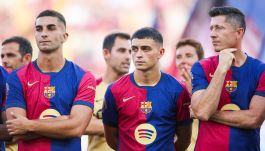 Od lewej: Ferran Torres, Pedri i Robert Lewandowski (fot. Getty Images)