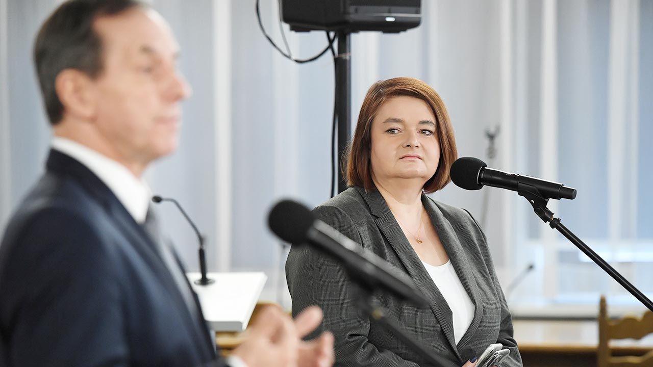 Tomasz Grodzki na konferencji wraz z Anną Godzwon (fot. PAP/Radek Pietruszka)