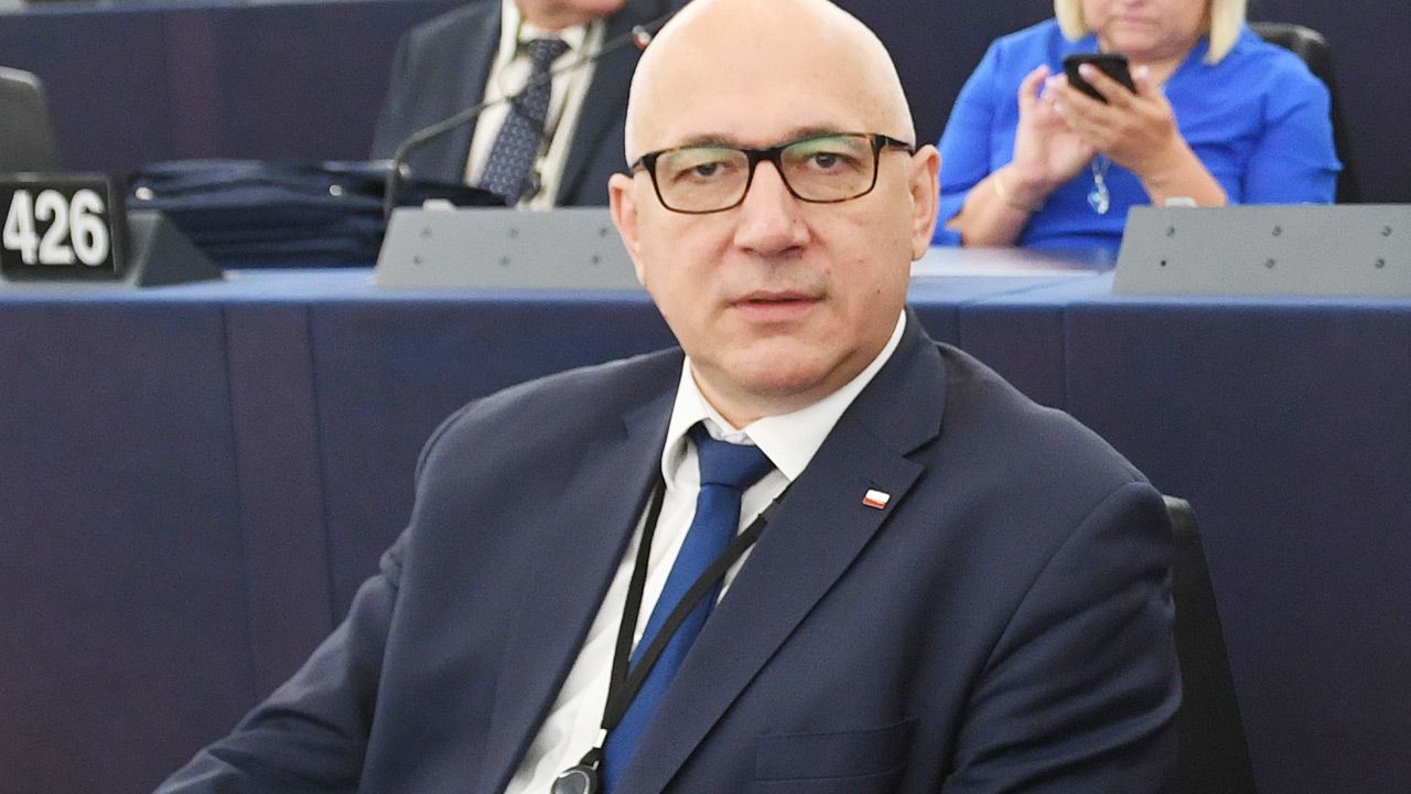 Joachim Brudziński w Parlamencie Europejskim (fot. PAP/Radek Pietruszka) Joachim Brudziński w Parlamencie Europejskim (fot. PAP/Radek Pietruszka)