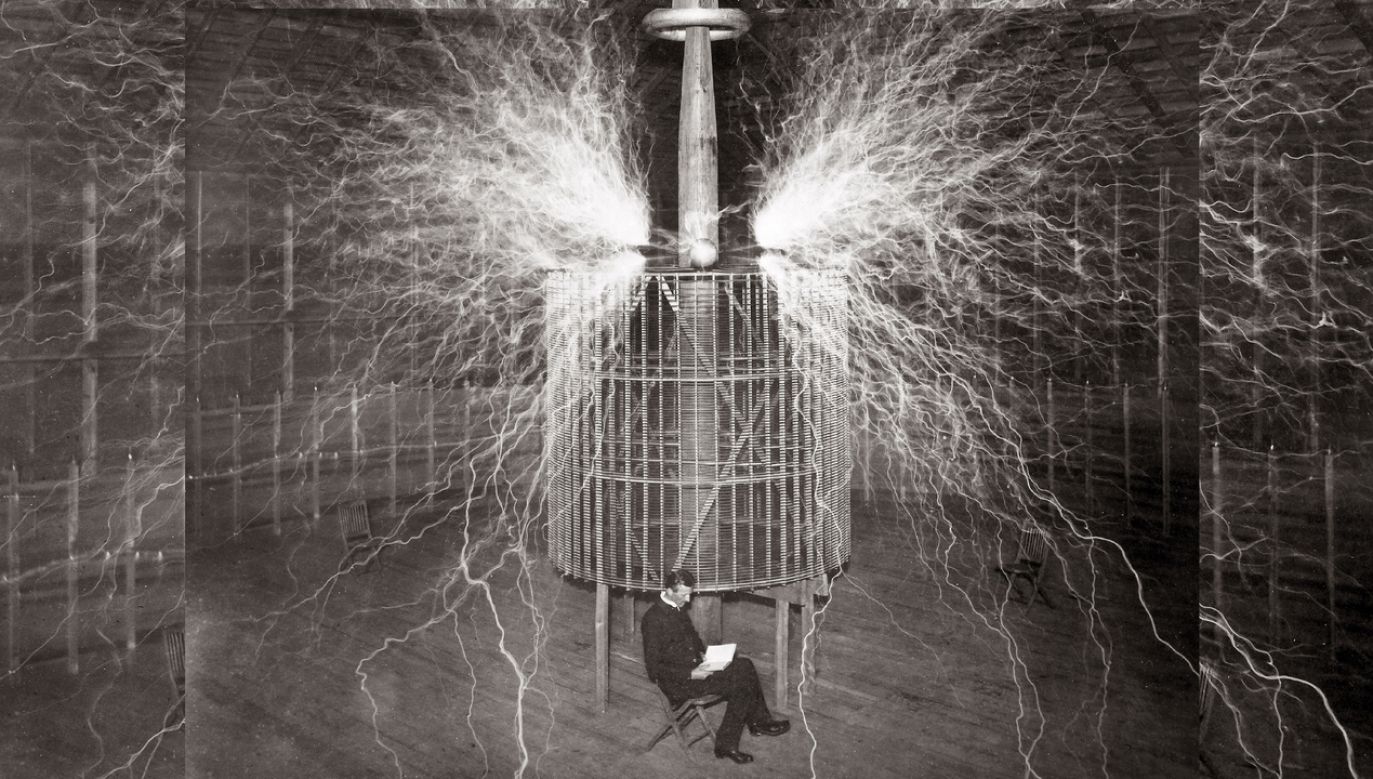 Nikola Tesla (1856-1943), Serbian-American inventor in his Colorado Springs laboratory with his “magnifying transmitter” – 1899 (multiple exposure). Photo: Stefano Bianchetti/Corbis via Getty Images