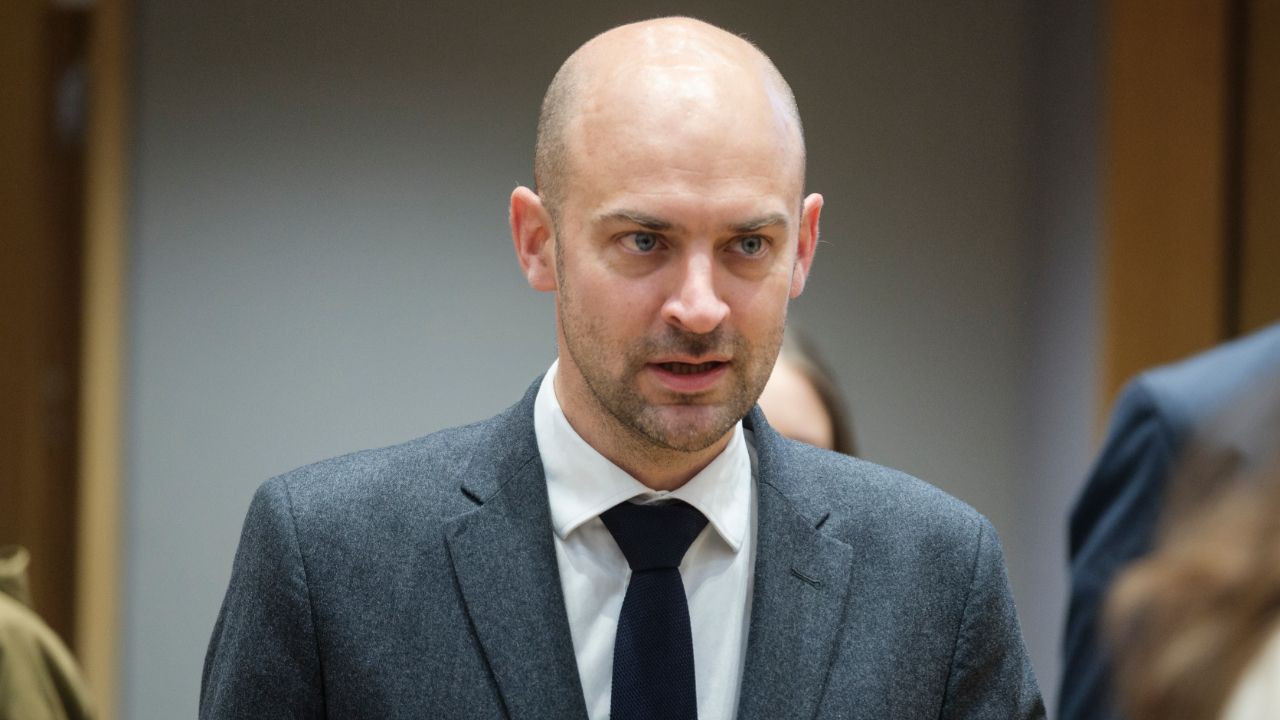 Szef MSZ Francji Jean-Noel Barrot będzie rozmawiał telefonicznie na temat Ukrainy ze swymi odpowiednikami z kilku kraj&oacute;w europejskich &ndash; podała w piątek agencja Reutera, powołując...