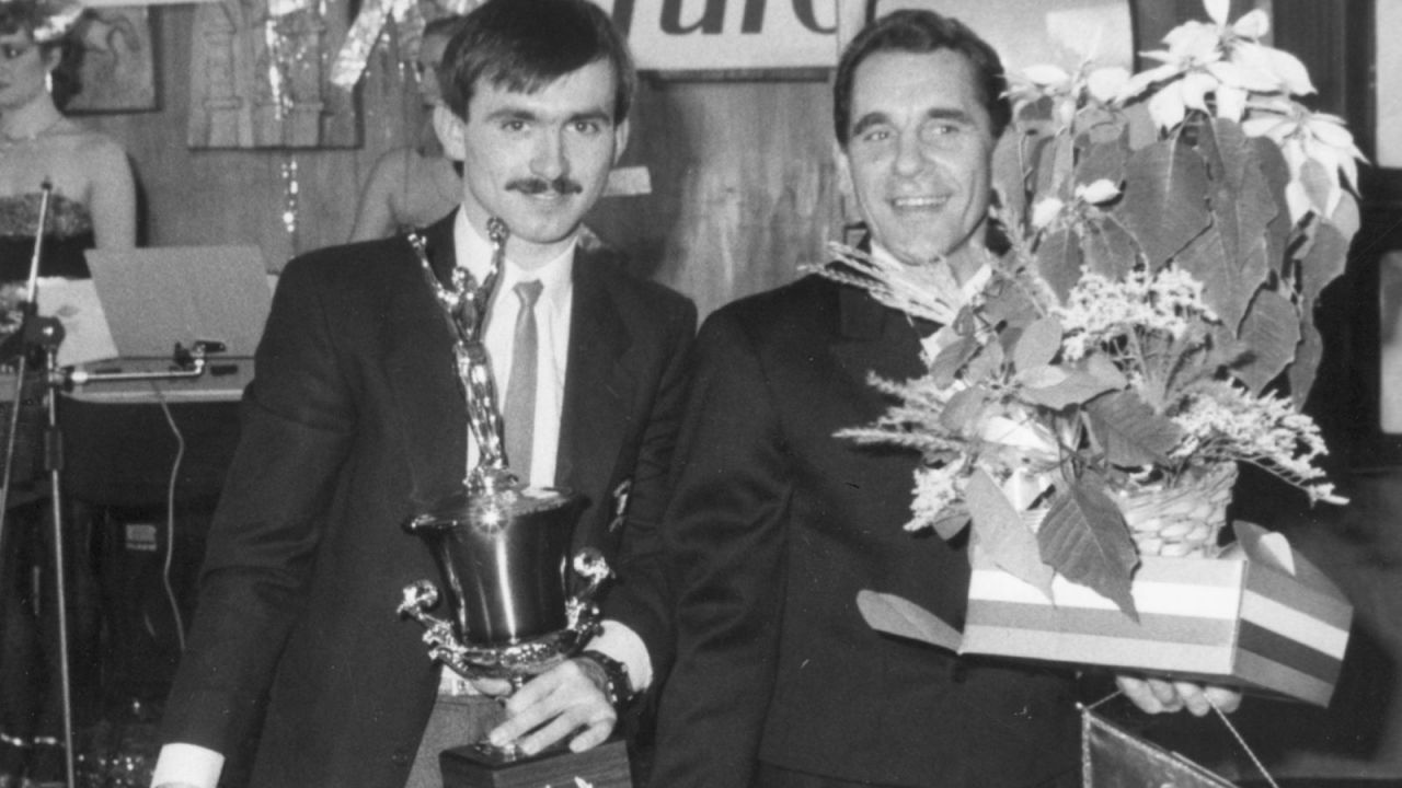 Ryszard Szurkowski (z prawej) i Lech Piasecki podczas Gali Mistrzów Sportu 1986 (fot. PAP/CAF/Wojciech Frelek)