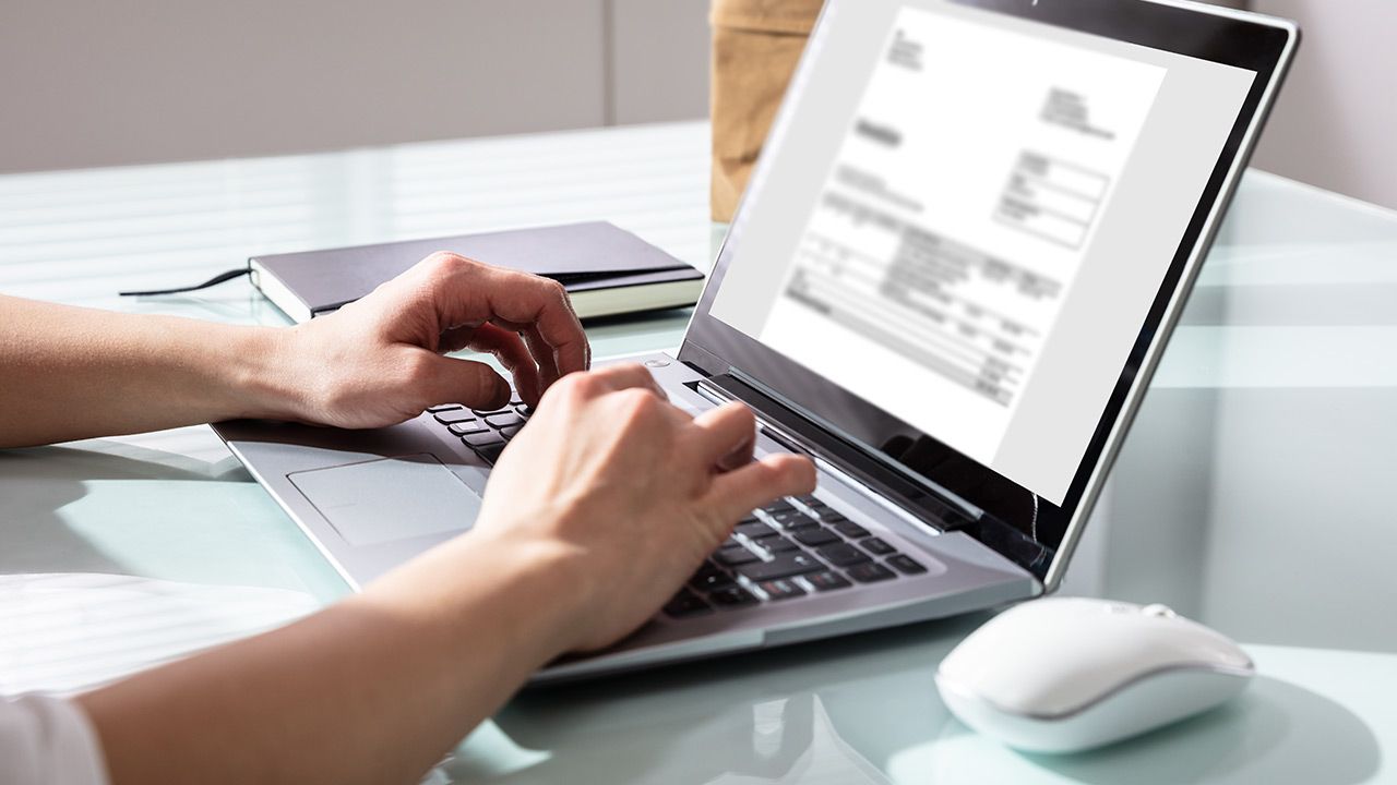 Wdrożenie e-faktury to kolejny przykład cyfryzacji usług fiskusa (fot. Shutterstock)