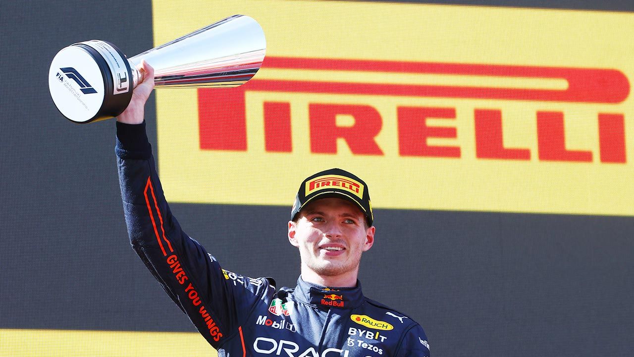 Verstappen awansował na pozycję lidera w klasyfikacji generalnej (fot. Mark Thompson/Getty Images)