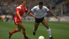 Waldemar Prusik (L) i John Barnes (P) (fot. Getty Images)