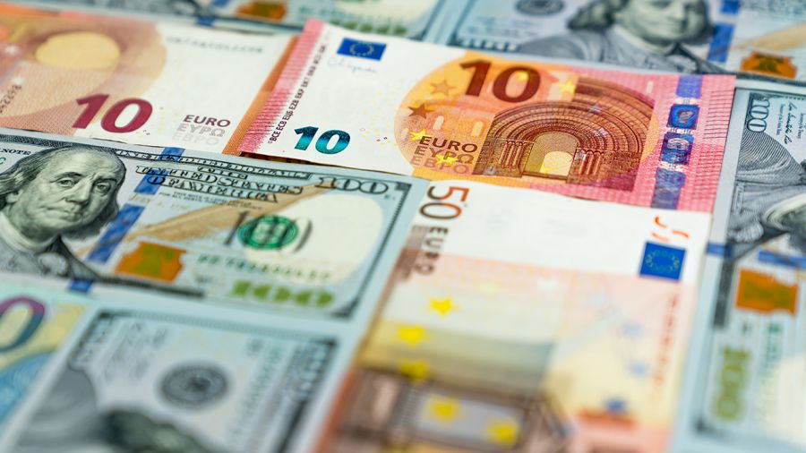 Kursy walut – poniedziałek 12 maja 2025 (fot. Shutterstock)