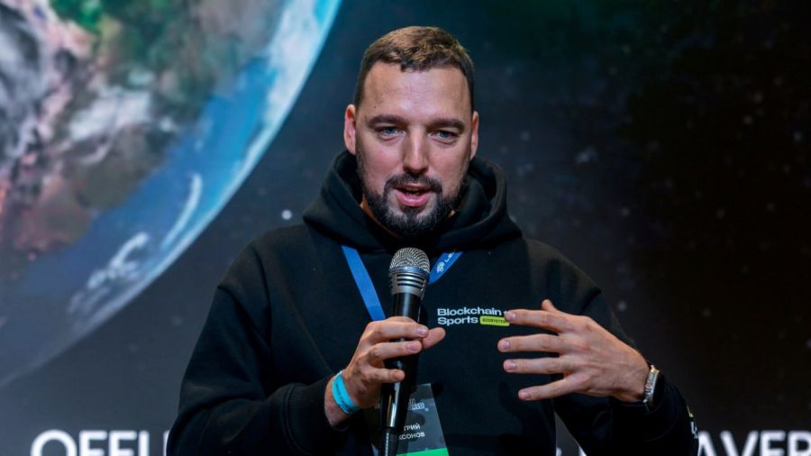 Дзмітрый Саксонаў на адной з прэзентацыяў «Blockchain Sports». Фота: Blockchain Sports / X