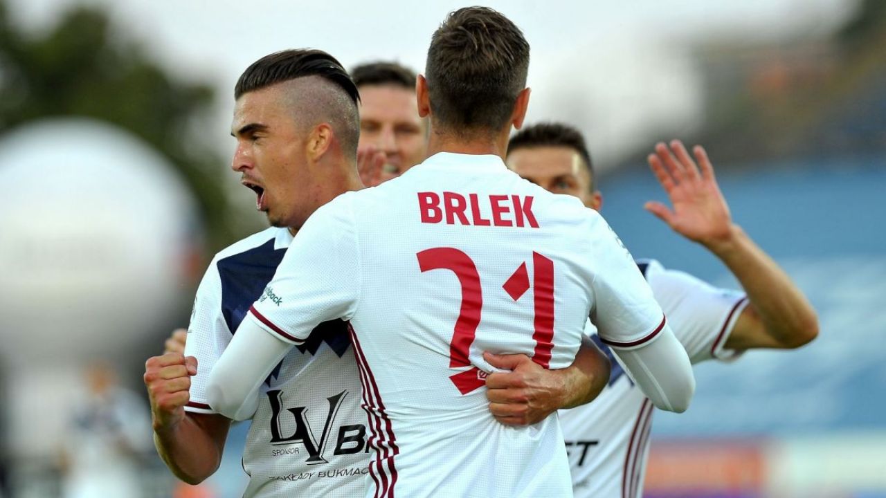 Carlitos i Petar Brlek w barwach Wisły Kraków (fot. PAP/Marcin Bielecki)