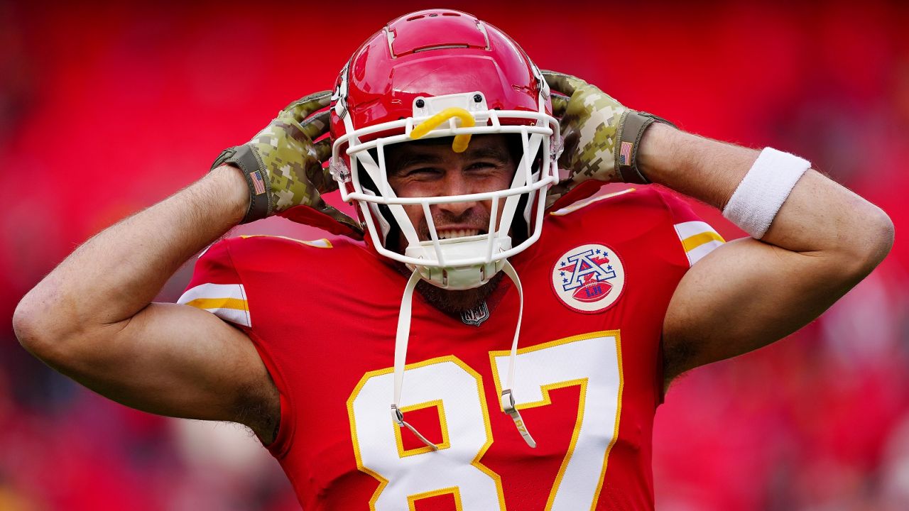 Travis Kelce (na zdjęciu) zmierzy się w Super Bowl ze swoim bratem Jasonem (fot. Getty)
