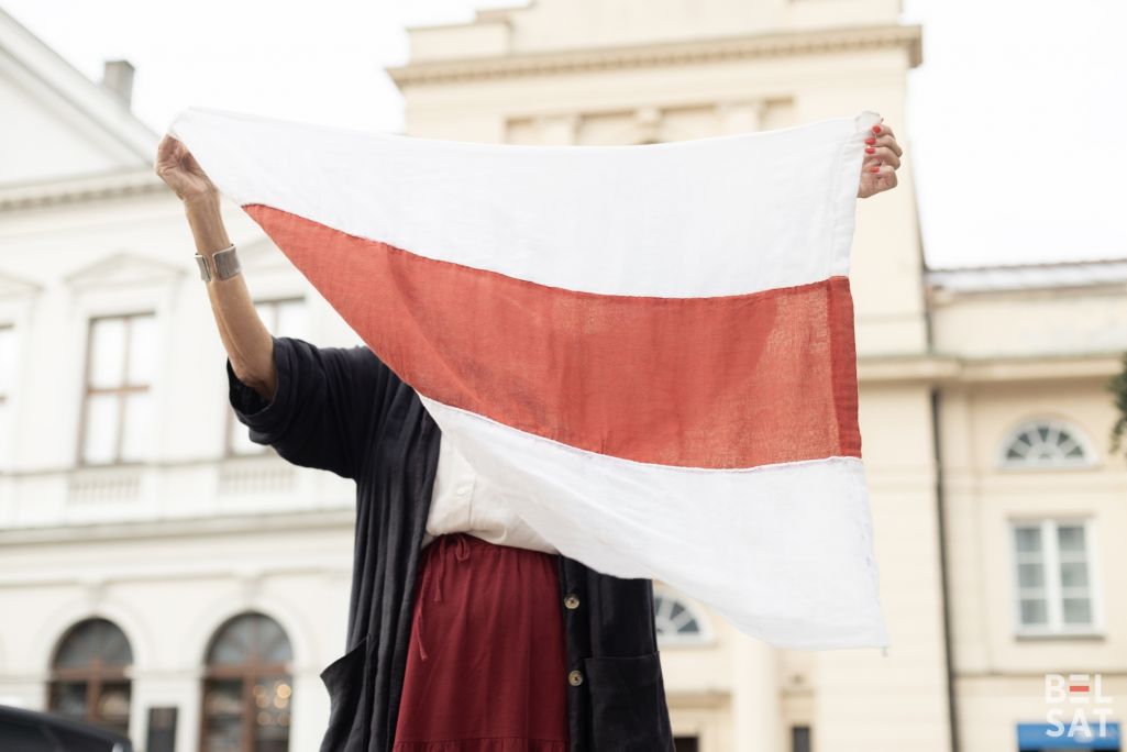 Удзельніца маршу на трэцюю гадавіну выбараў 2020-га (Фота: Ян Лісіцкі / Белсат)