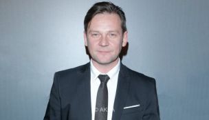 Z dala od czerwonego dywanu