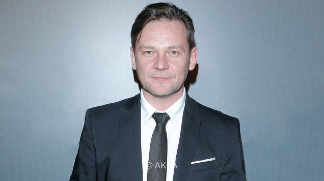 Z dala od czerwonego dywanu