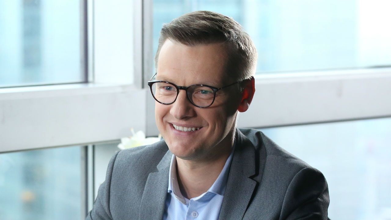 Marcin Mroczek – czyli serialowy Piotr Zduński – jest na planie od początku (fot. TVP)