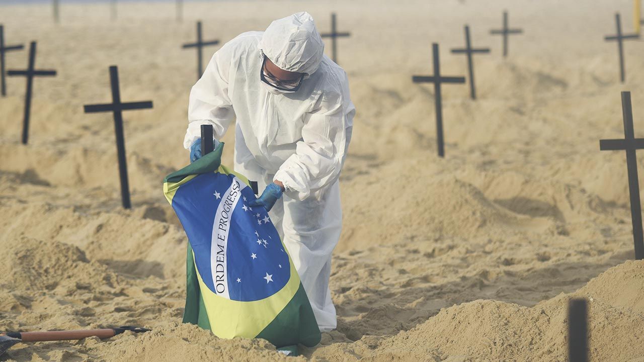 Brazylijska odmiana koronawirusa może ponownie zakażać (fot. Fabio Alarico Teixeira/Anadolu Agency via Getty Images, zdjęcie ilustracyjne) Brazylijska odmiana koronawirusa może ponownie zakażać (fot. Fabio Alarico Teixeira/Anadolu Agency via Getty Images, zdjęcie ilustracyjne)