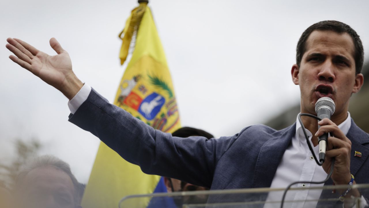 Juan Guaido nie może przejąć władzy pomimo poparcia społeczeństwa Wenezueli i światowej opinii publicznej (fot. Eva Marie Uzcategui/Getty Images)
