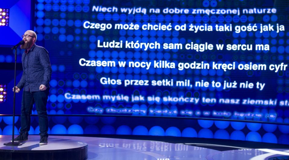 Jan Popis studiuje musical na Akademii Muzycznej w Gdańsku, a w programie zaśpiewał utwór „Wypijmy za błędy” (fot. TVP)