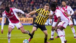 Jeszcze w zeszłym roku barwy Vitesse na boiskach Eredivisie reprezentował Kacper Kozłowski (fot. Getty Images)