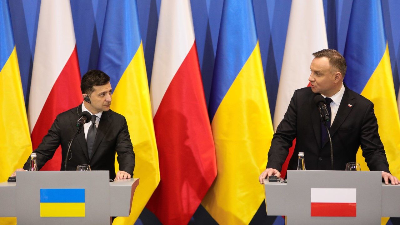 Wspólna konferencja prezydentów Polski i Ukrainy w trakcie wizyty prezydenta Wołodymyr Zełenskiego w Polsce (fot. Filip Radwanski/SOPA Images/LightRocket via Getty Images) Wspólna konferencja prezydentów Polski i Ukrainy w trakcie wizyty prezydenta Wołodymyr Zełenskiego w Polsce (fot. Filip Radwanski/SOPA Images/LightRocket via Getty Images)